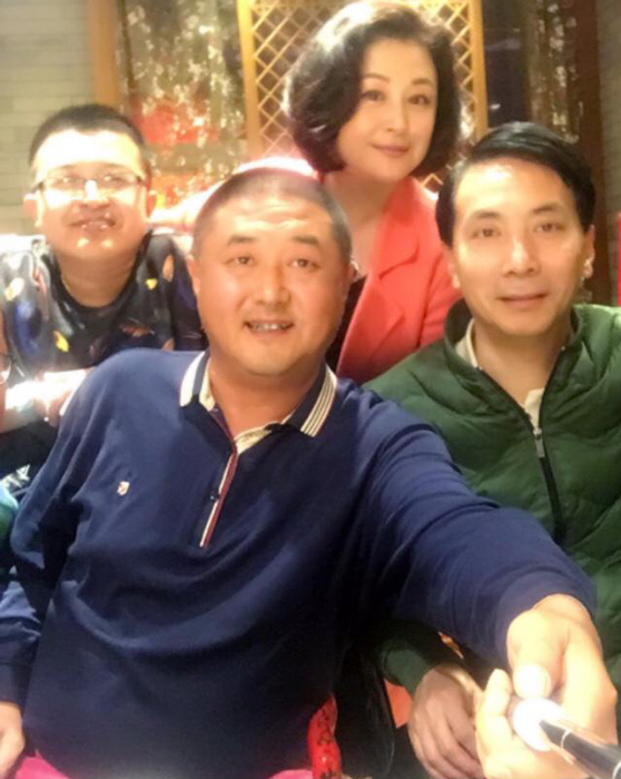 于月仙晒三姐妹合影 赵本山原来有仨貌美小姨子