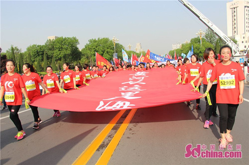 2017黄河口国际马拉松赛在东营精彩开赛 2017黄河口国际马拉松赛在东营精彩开赛