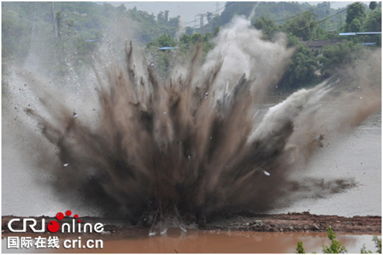 已過審【法制安全】重慶市舉行2017年軍地抗洪搶險綜合應急演練