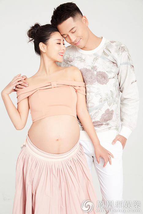 王雷当爸爸了!李小萌孕照原来这么美