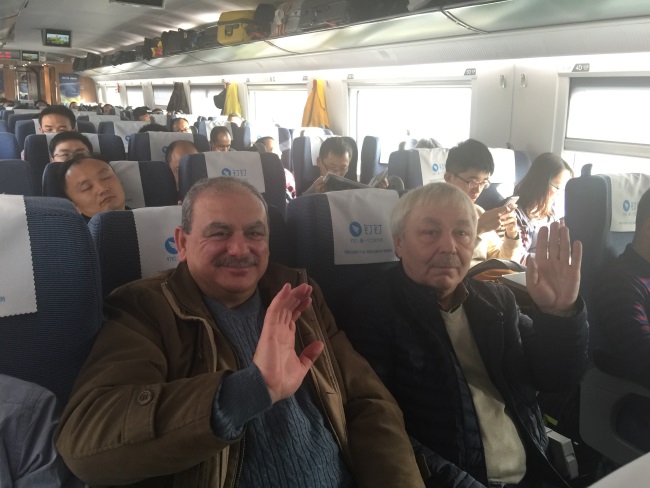 俄羅斯大V維克多:中國初體驗 北京開往合肥的高鐵