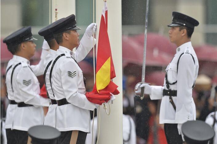 全國(guó)人大下月審議國(guó)歌法 港媒：噓國(guó)歌或處以刑罰