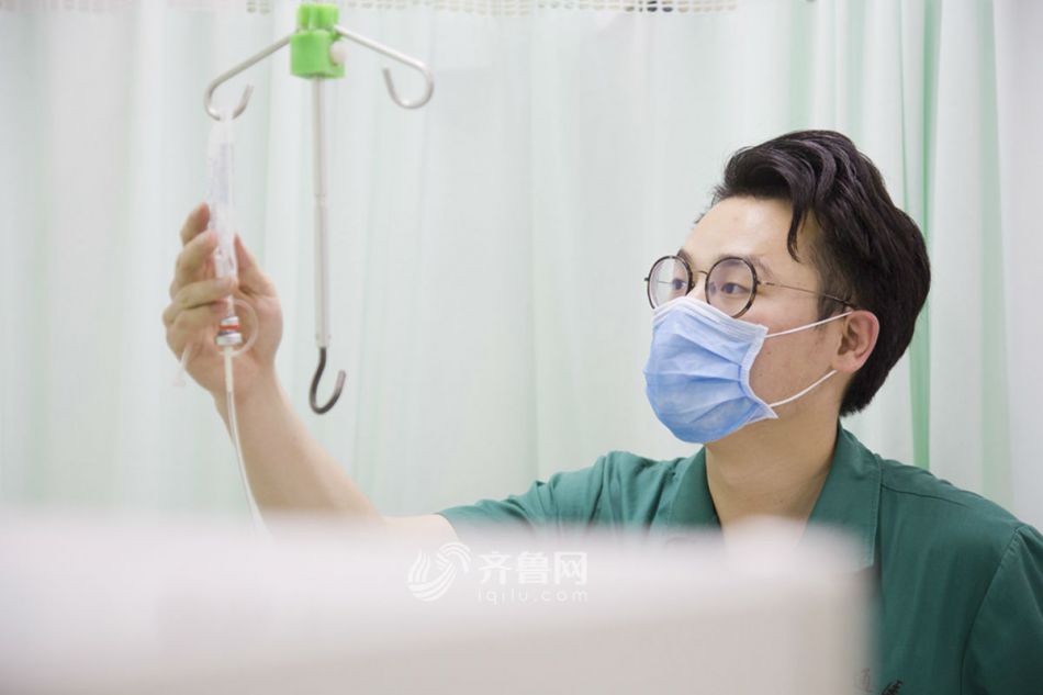 一心想走IT路的急診室“男護”：脾氣好有耐心能幹活會做飯