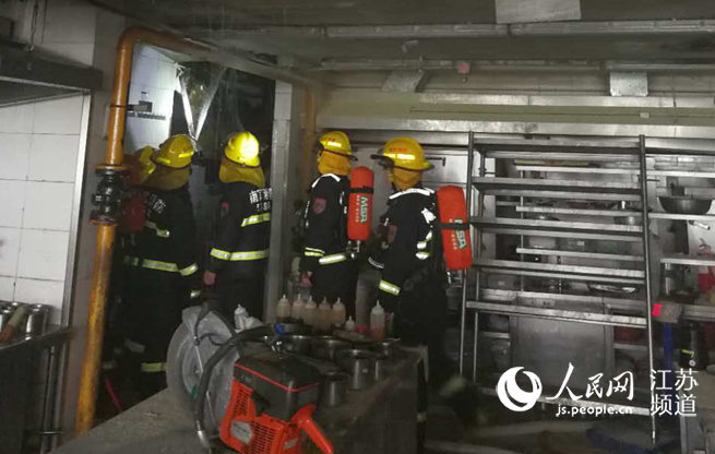 （平安江苏 三吴大地南京）南京河西中央商场一厨房发生火灾 无人员伤亡