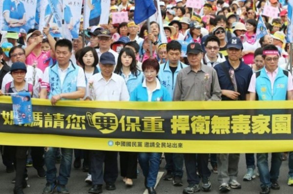 中国国民党发起游行抗议当局施政无能“毒害人民”