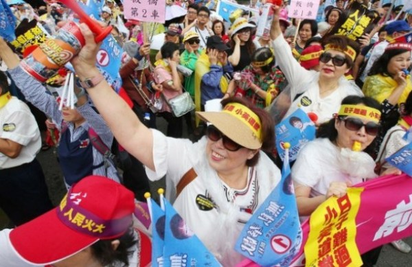 中国国民党发起游行抗议当局施政无能“毒害人民”