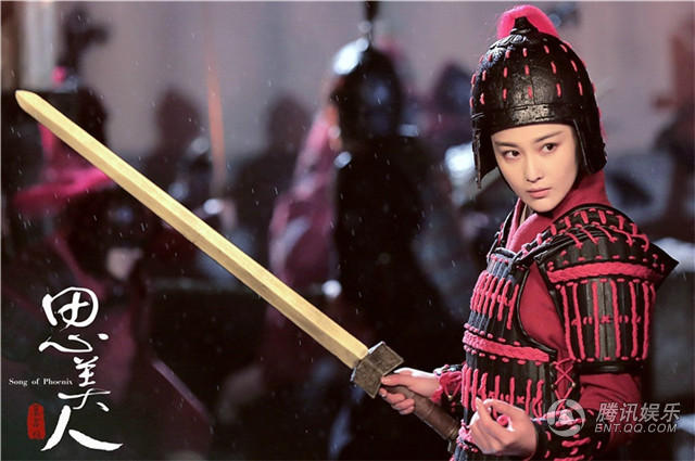 据悉,这次《思美人》中莫愁的军装造型是秦楚大战,莫愁女扮男装替父