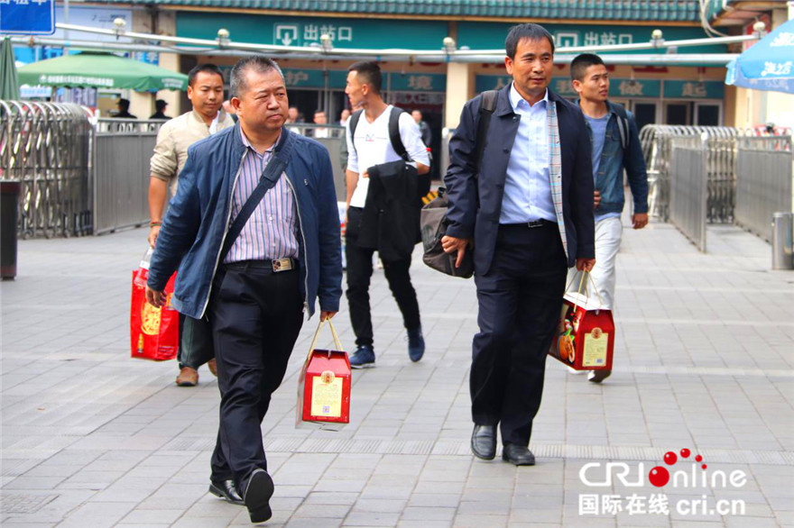 中秋节将至 共待人月两团圆