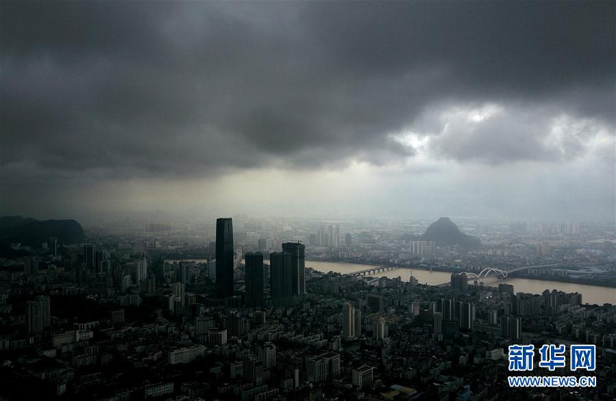 廣西柳州：烏雲壓境