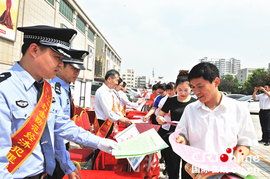 滨州公安开展打击防范经济犯罪集中宣传活动