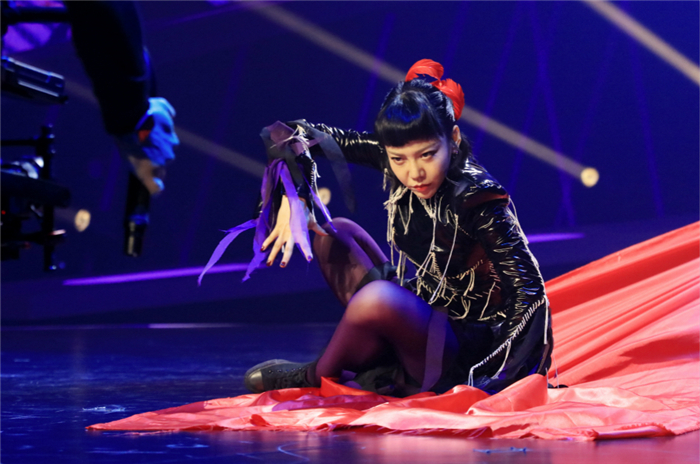 吴莫愁《新舞林大会》挑战斗牛舞 眼技满分