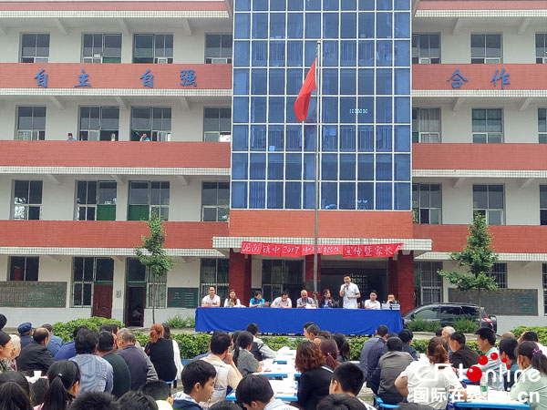 宜宾县:泥南镇中召开中职招生宣传会