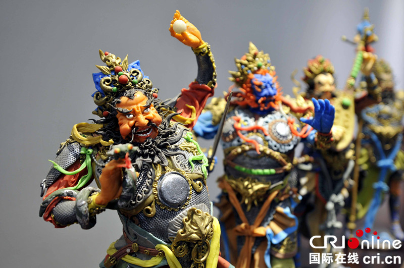 这是山东省郯城县面塑传承人韩红元创作的《西游记》系列人物之“四大天王”(5月14日摄)。 这是山东省郯城县面塑传承人韩红元创作的《西游记》系列人物之“四大天王”(5月14日摄)。