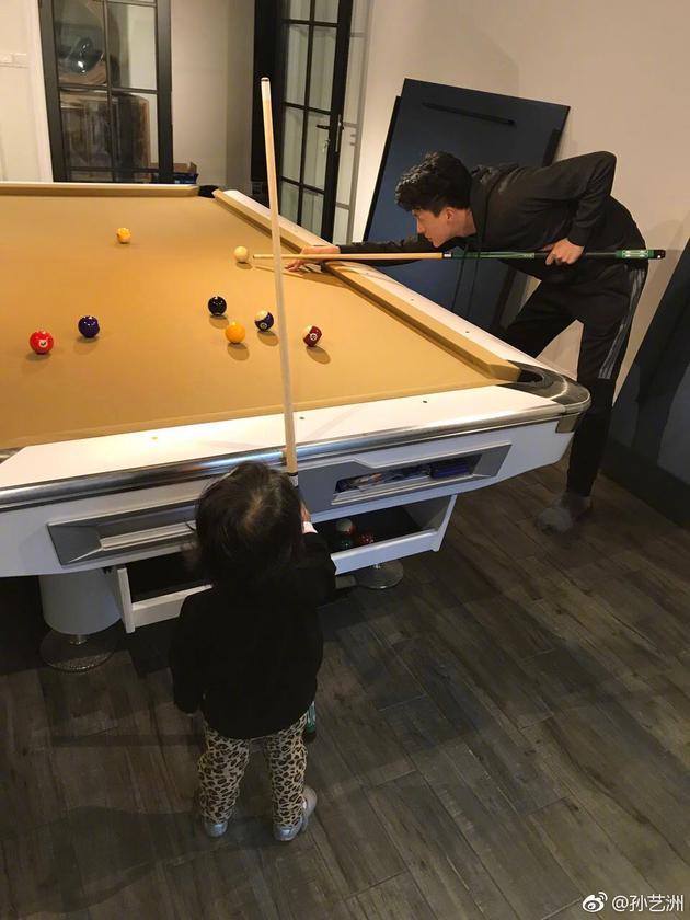 孙艺洲回应女儿首曝光:简单的幸福 请别打搅她
