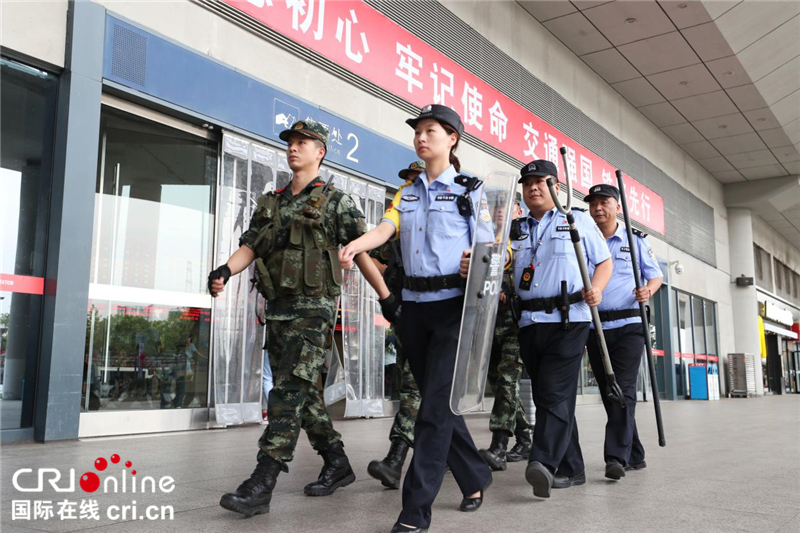 確保京港高鐵安全運行 武漢鐵警中秋堅守崗位