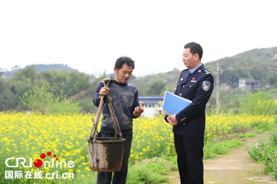 已过审【山城故事】民警是我们最亲近最信任的人