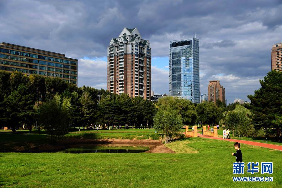 哈尔滨：高尔夫球场“变身”开放公园