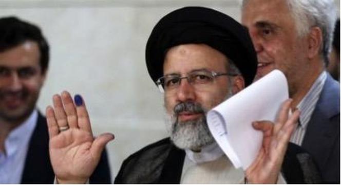 德黑兰市长穆罕默德·巴吉尔·卡利巴夫宣布退选后转而支持强硬派候选人易卜拉欣·莱希
