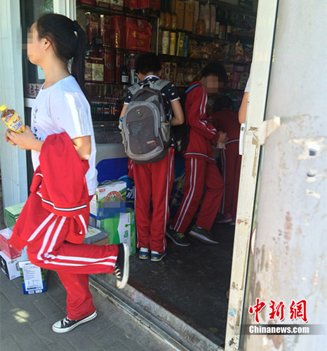 北京整治校园周边“五毛零食” 清退相关食品