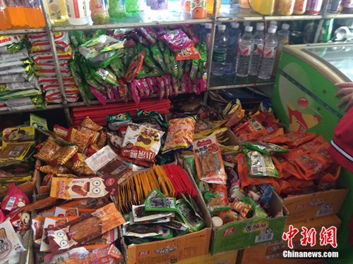 北京整治校园周边“五毛零食” 清退相关食品
