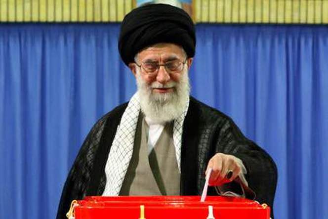伊朗最高領袖哈梅內伊參加總統選舉投票