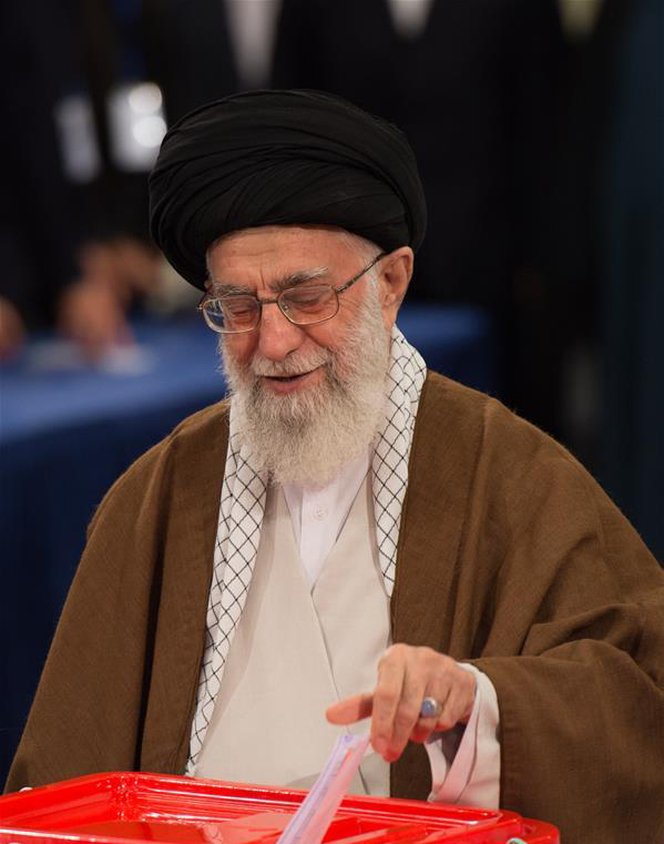 伊朗最高領袖哈梅內伊參加總統選舉投票