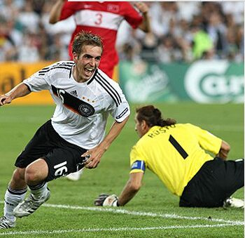 拉姆生涯回顾：拜仁德国双料队魂 14年从未染红