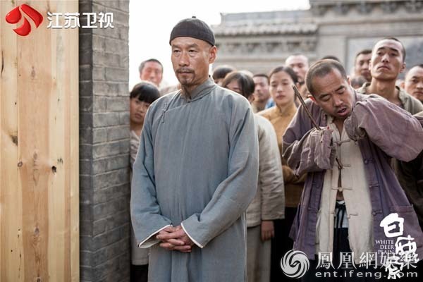 电视剧《白鹿原》展现的是20世纪初渭河平原50年变迁史,以白鹿两