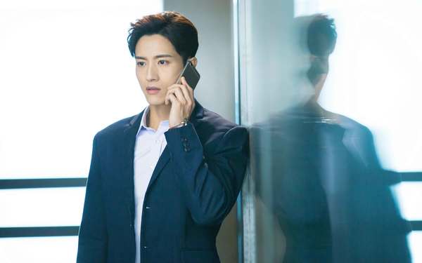 《浪花一朵朵》杀青 谭松韵熊梓淇含泪相拥