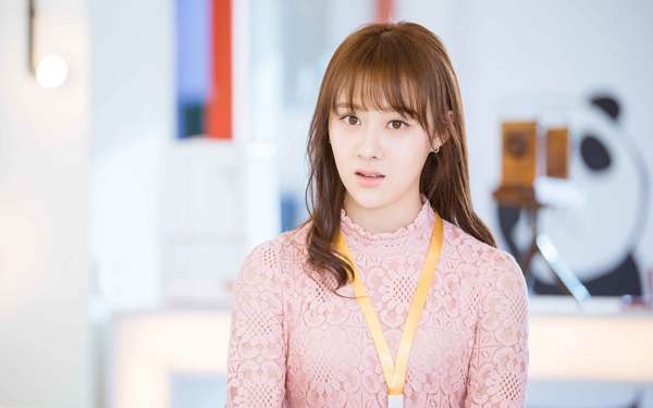 《浪花一朵朵》杀青 谭松韵熊梓淇含泪相拥