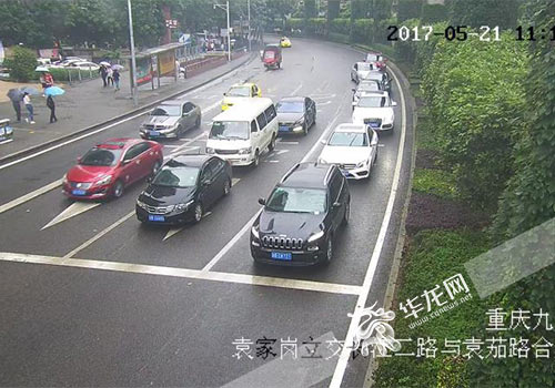 【社会民生】重庆交巡警自主研发多车道汇入控制系统缓解拥堵