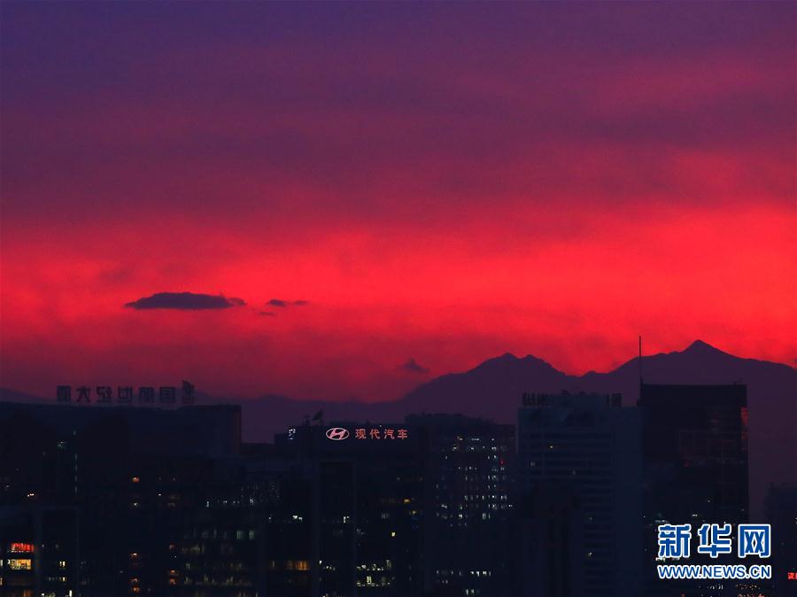 北京雨后晚霞醉人