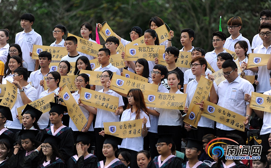海南史上最大阵容毕业照 五千名大学生同框(组图)
