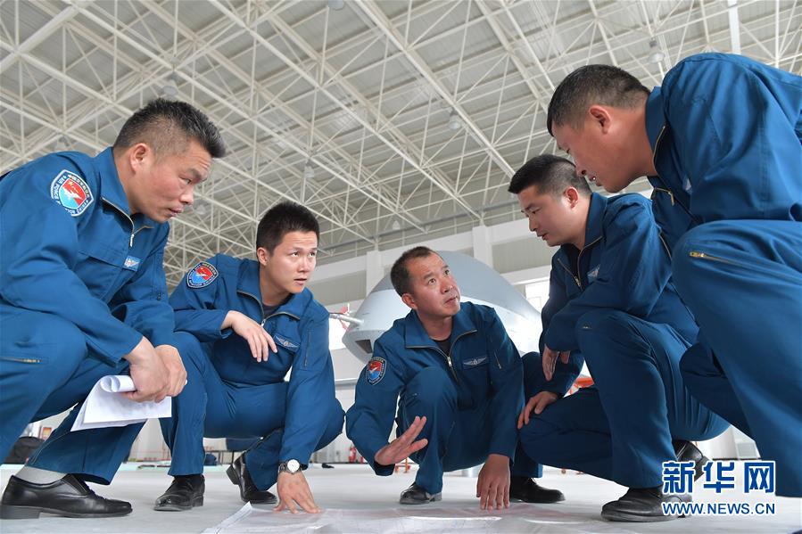 大地上的天空——空军某试验训练基地无人机飞行员李浩投身改革强军记事
