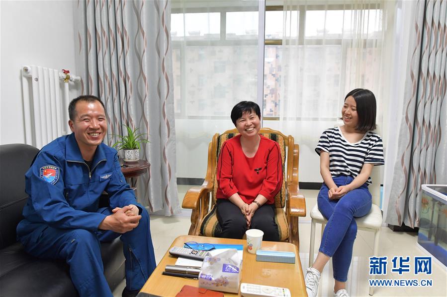 大地上的天空——空军某试验训练基地无人机飞行员李浩投身改革强军记事