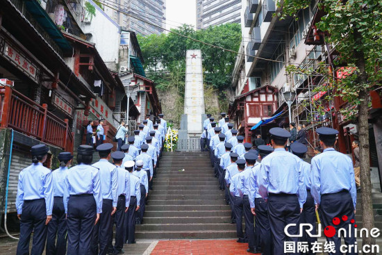 【法制安全】烈士纪念日 重庆渝中警方祭扫张国富烈士墓