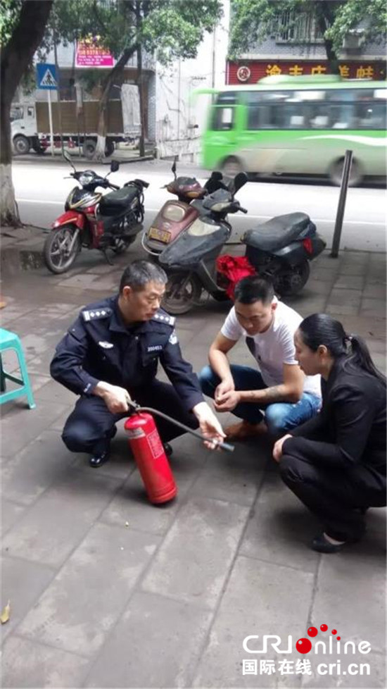 已過審【CRI專稿標題摘要】重慶22民警榮獲"全國優秀人民警察"殊榮