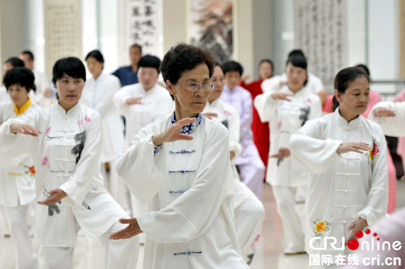 临沂郯城:开展老年人太极拳普及推广活动 图片默认标题