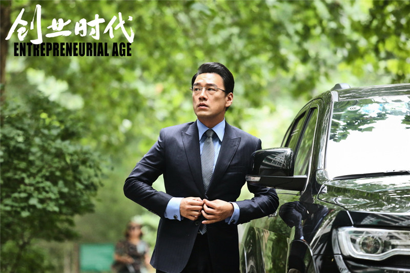 图片默认标题_fororder_王耀庆西装革履大佬风范