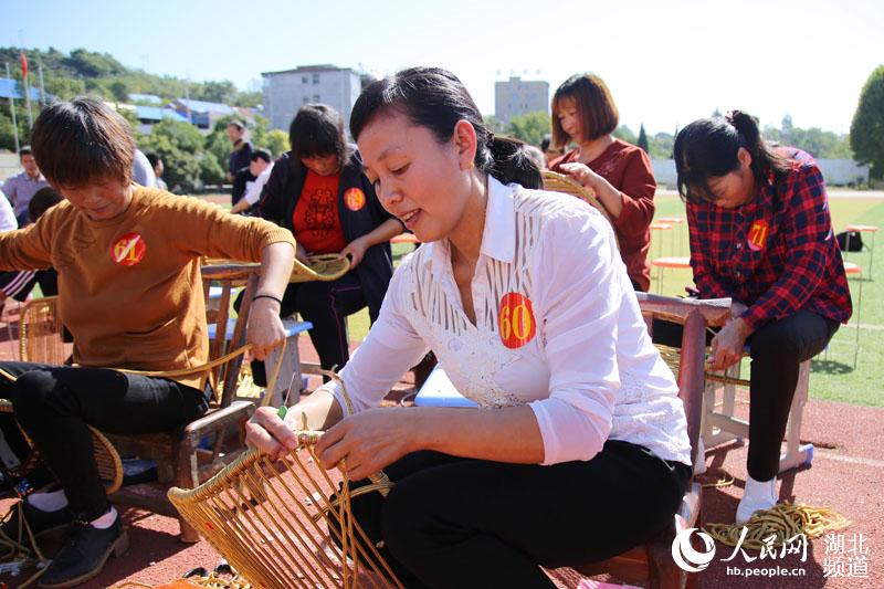 湖北十堰：編織大賽顯身手 脫貧致富有動力