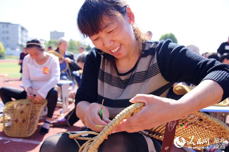 湖北十堰：編織大賽顯身手 脫貧致富有動力