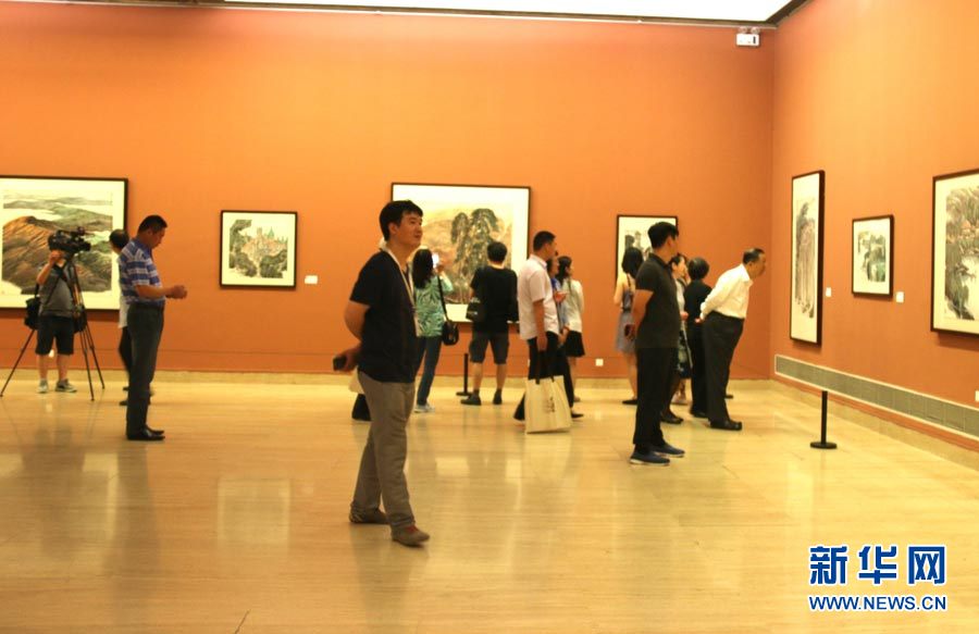 “水色有痕——范保文艺术回顾展”在中国美术馆开幕