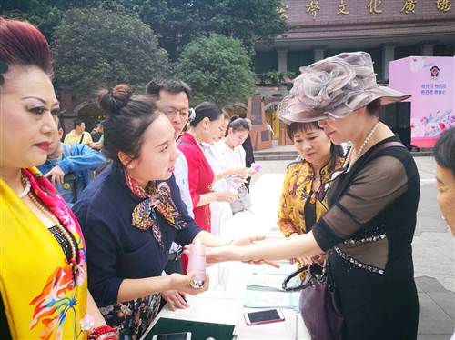 【社会民生】重庆市食药监局将加强对化妆品市场规范管理
