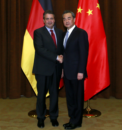 王毅同德國副總理兼外長加布裏爾舉行會談