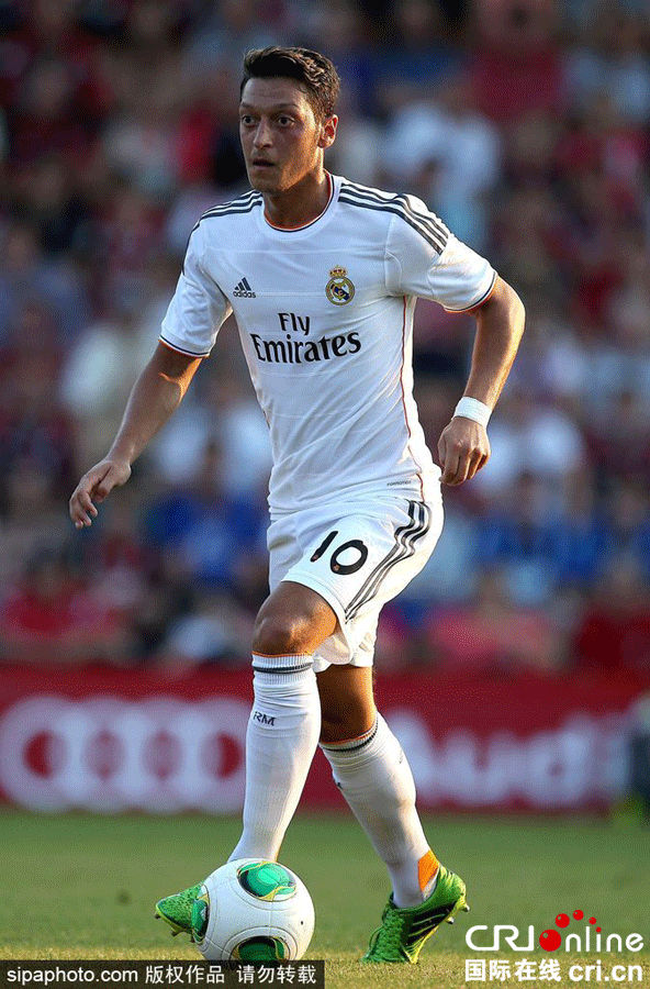 2010年,厄齐尔以1500万欧元的转会费,从云达不莱梅加盟银河战舰.