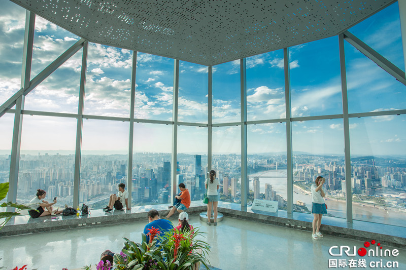 无边栏 客户端【CRI专稿 列表】鸟瞰山城立体夜景 重庆制高点WFC观景台开放