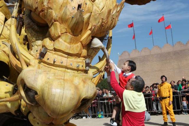 【三秦大地 西安+移动列表】“龙马精神”机械趴空降大明宫 燃爆国庆黄金周