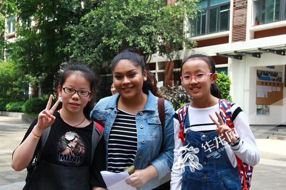 美国留学生到徐悲鸿中学交流 现场包粽子体验端午传统文化