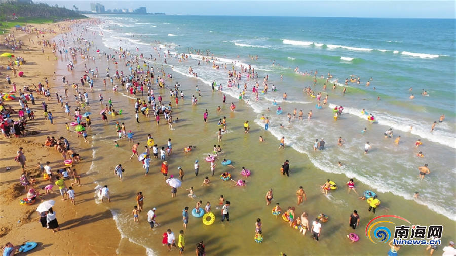 末尾有图【焦点图】【即时快讯】端午节海口假日海滩24万人“洗龙水”