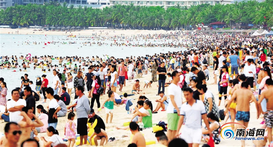 末尾有圖【焦點圖】【即時快訊】端午節海口假日海灘24萬人“洗龍水”